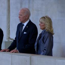 Video | Joe Biden neemt afscheid van koningin Elizabeth