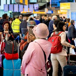 KLM annuleert weer 34 vluchten, vliegtuigen stijgen leeg op