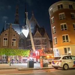 Man die dood is aangetroffen op dak van kerk in Leeuwarden klom er zelf op