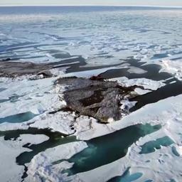 Noordelijkste ‘eiland’ ter wereld blijkt met grind bedekte ijsberg
