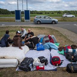 Opnieuw sliepen driehonderd mensen buiten in Ter Apel