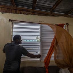 Orkaan Fiona komt aan land in Puerto Rico, ‘catastrofale’ overstromingen dreigen