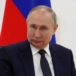Russische president Poetin roept in toespraak op tot meer wapens en troepen
