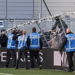 Steward zwaargewond na supportersgeweld bij derby FC Den Bosch tegen TOP Oss