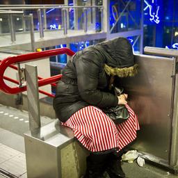 Treinreizigers zitten nacht vast op station Amersfoort, NS regelt geen bussen