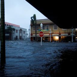 Veel stroomuitval in Florida en inwoners zitten vast in hun huizen door orkaan Ian