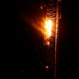 Video | Vlammen slaan uit zendmast langs nabij Gelderse Loenen