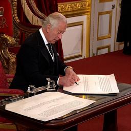 Video | Zo werd Charles III officieel uitgeroepen tot koning