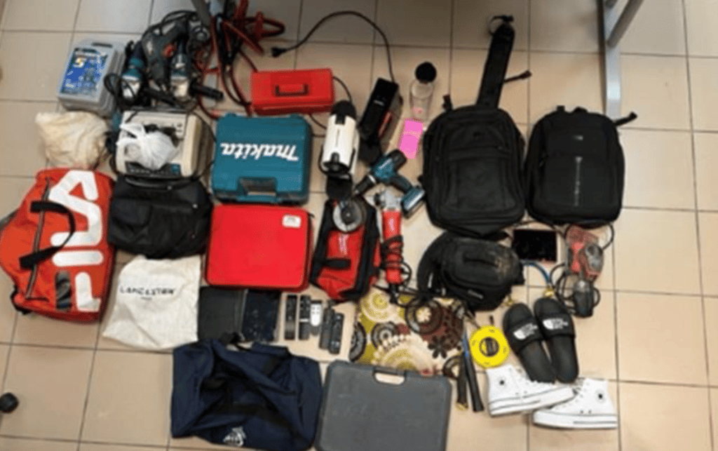 Politie neemt grote hoeveelheid gestolen goederen in beslag