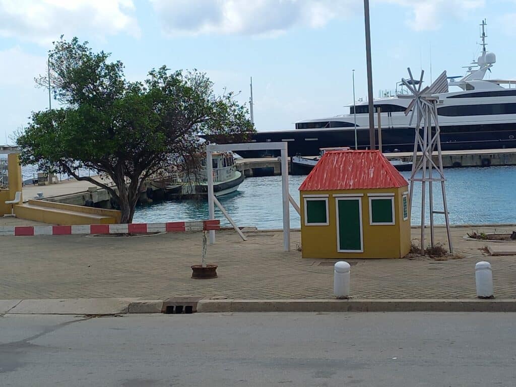 Gezaghebber ontkent inmenging bij bouw resorts op koraalkust Bonaire
