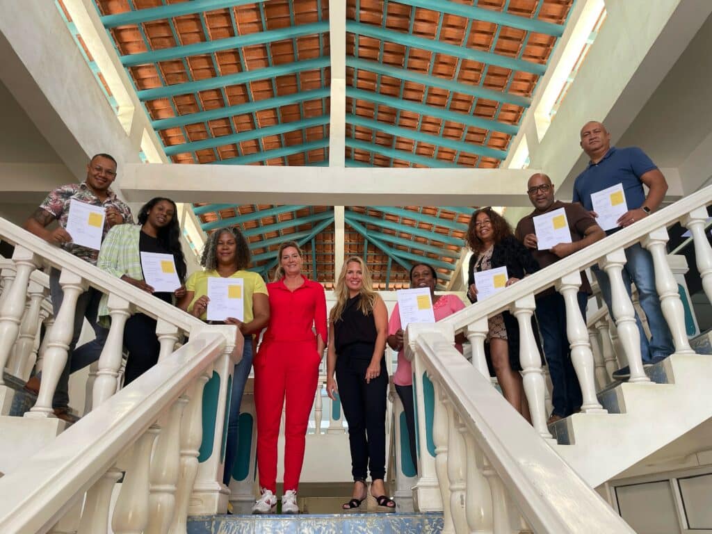 Acht nieuwe afgestudeerde mediators in strafzaken op Bonaire