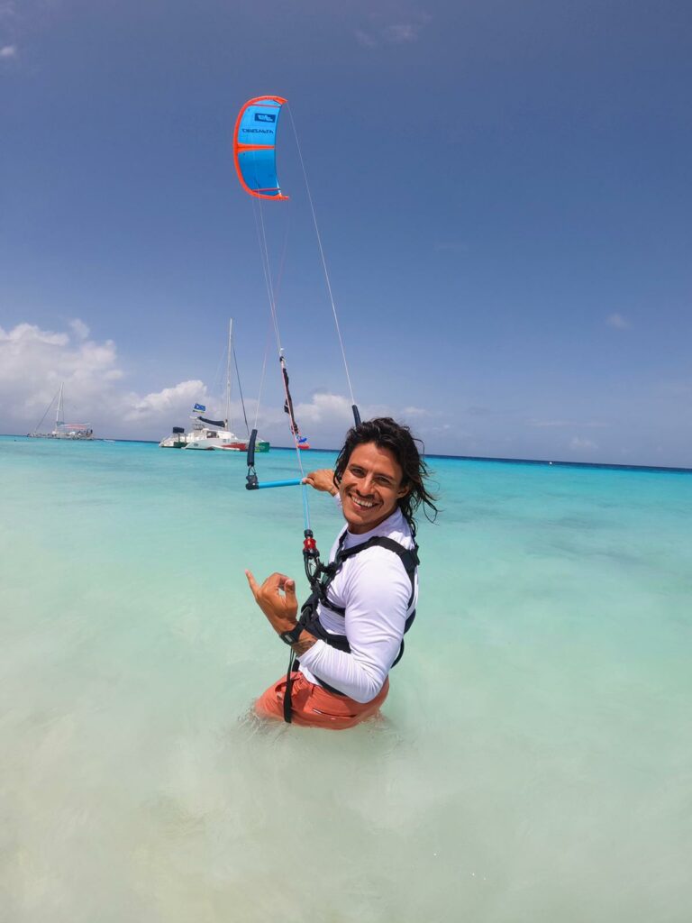 Curaçaose Manu kitesurft van Bonaire naar Curaçao