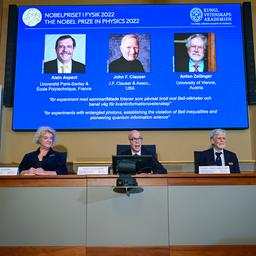 Trio deelt Nobelprijs voor Natuurkunde voor ontdekkingen in kwantummechanica