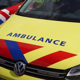 Ambulance gestolen in Utrecht, botst daarna tegen meerdere auto’s