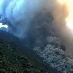 Video | Camera filmt uitbarsting vulkaan Stromboli in Italië