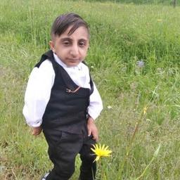 Iraniër nu officieel kleinste man ter wereld met 65 centimeter en 6 kilo