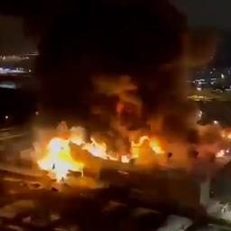 Video | Meerdere explosies en grote brand in Russisch winkelcentrum