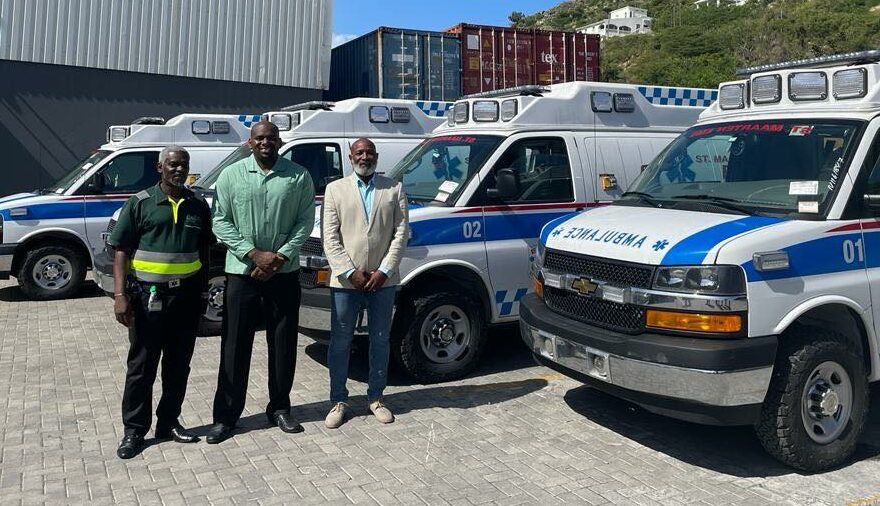 Nieuwe ambulances voor Sint Maarten