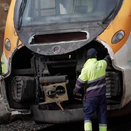Video | Spaanse trein mist voorkant na botsing waarbij 150 gewonden vielen