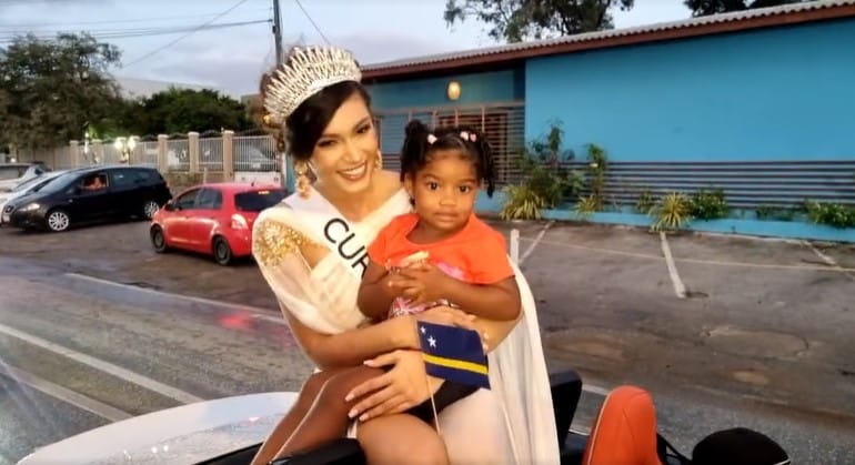 Gabriëla Dos Santos maakt ereronde over Curaçao