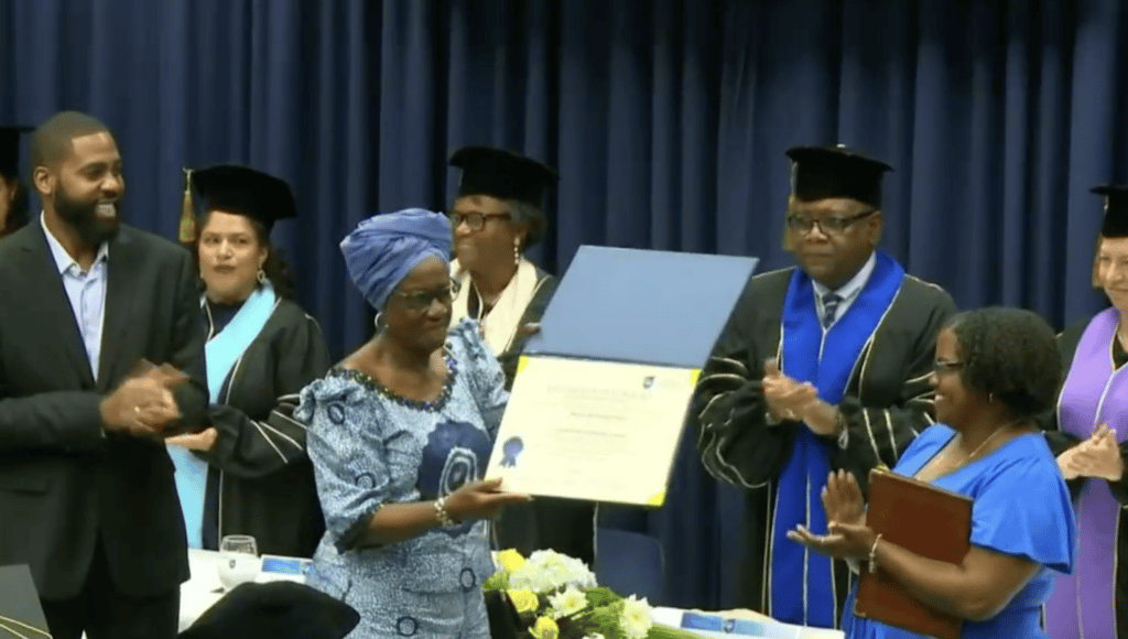Maria Liberia-Peters ontvangt eredoctoraat 