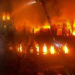 Video | Grote brand beschadigt ruim 250 jaar oude kerk in Londen
