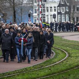 Honderden mensen bij herdenking Holocaust in Amsterdam