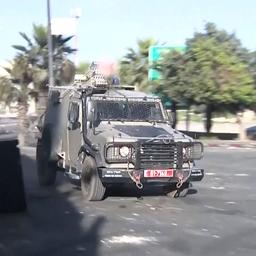 Video | Palestijnen gooien vuurwerk en stenen naar Israëlische soldaten