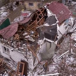 Video | Russische luchtaanvallen veroorzaken puinhoop in Oekraïens dorp