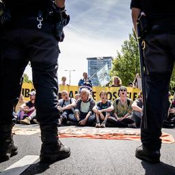 Snelwegblokkade Extinction Rebellion in Den Haag gaat door na overleg met OM