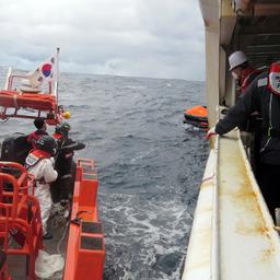 Vrachtschip gezonken voor de Japanse kust, negen mensen vermist