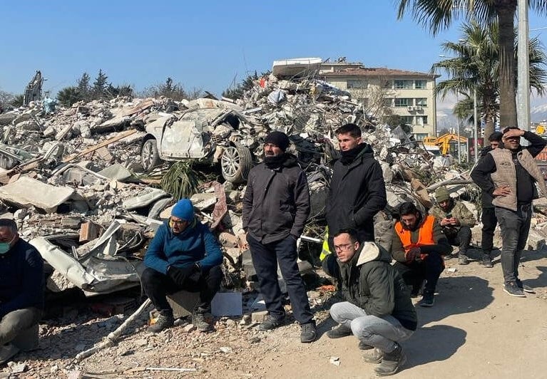 Video | Caribische Nederlanders helpen slachtoffers aardbevingen Turkije en Syrië