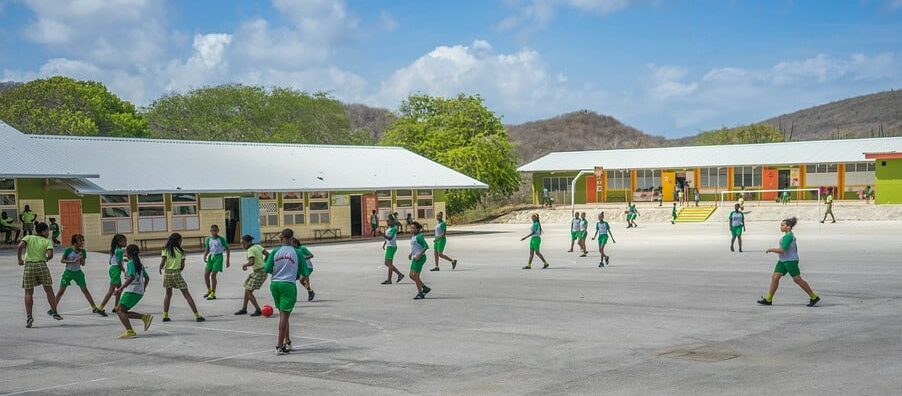 Curaçao kampt met een tekort aan docenten
