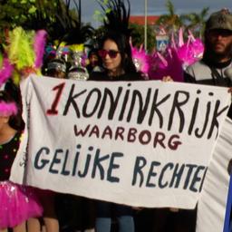 Video | Eerste demonstranten langs koninklijke route op Aruba