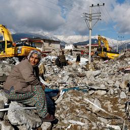 Liveblog | Noodtoestand in tien Turkse provincies die getroffen werden door aardbeving