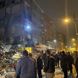 Turkije en Syrië getroffen door zware aardbeving, tientallen doden