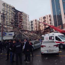 Zeker 118 doden in Turkije en Syrië na zware aardbeving