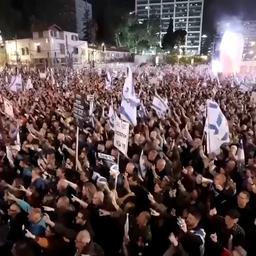 Video | Israëlische politie zet waterkanon in bij massale betogingen