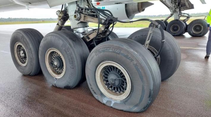 KLM-vliegtuig met klapband op landingsbaan Suriname