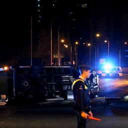 Video | Minibus ligt op de kant na zwaar ongeluk in Antwerpen
