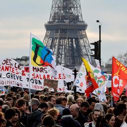 ‘Nucleaire optie’ van Macron maakt Franse pensioenonrust alleen maar groter