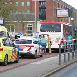 Video | Veel hulpdiensten bij dodelijk busongeluk met kind in Utrecht