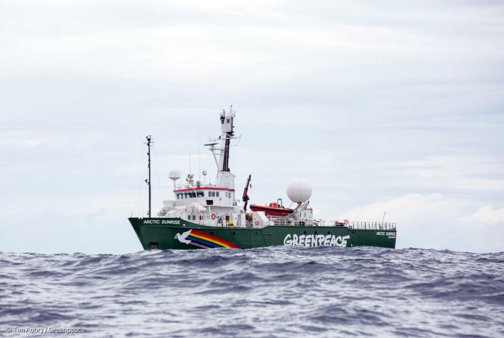 Greenpeace schip bezoekt Bonaire voor rechtszaak klimaatverandering