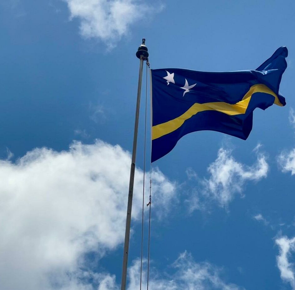 Dia di Bandera: Curaçao kleurt blauw en geel 