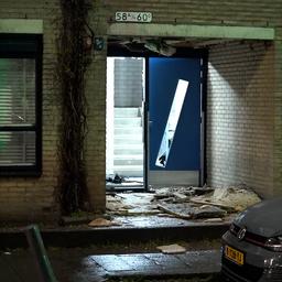 Video | Grote schade aan Rotterdamse portiek na explosie