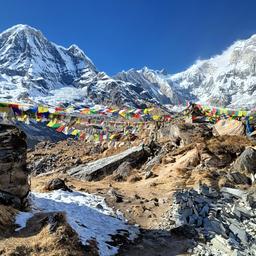 Indiase bergbeklimmer na drie dagen levend gered uit gletsjerspleet