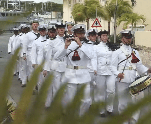 Marinebasis Parera houdt Koningsparade