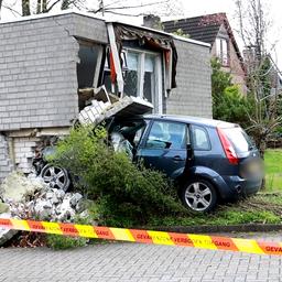 Video | Ravage nadat auto woning binnenreed in Oosterbeek