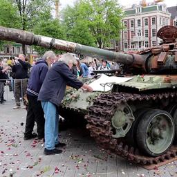 Video | Deze vernietigde Russische tank staat in Amsterdam
