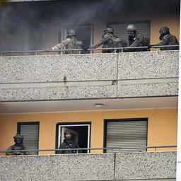 Dode gevonden en acht hulpverleners in levensgevaar na explosie in Duitse flat